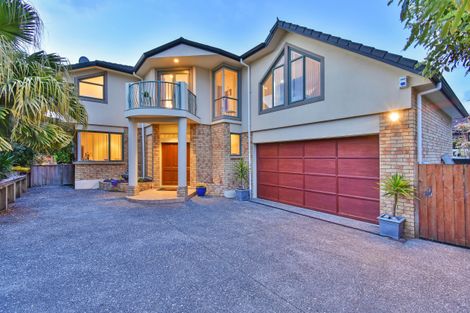 Photo of property in 2/11 The Rosebowl, Sunnyhills, Auckland, 2010