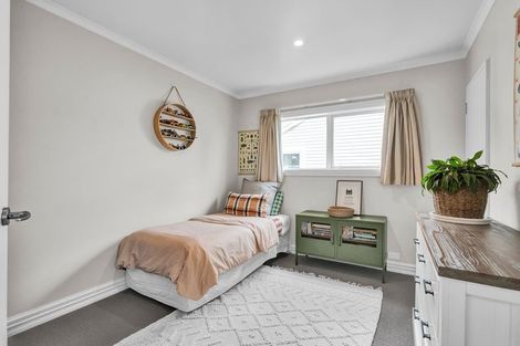 Photo of property in 167 Henwood Road, Paraite, New Plymouth, 4372