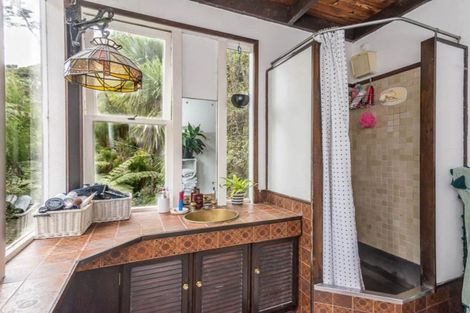 Photo of property in 180 Atkinson Road, Titirangi, Auckland, 0604