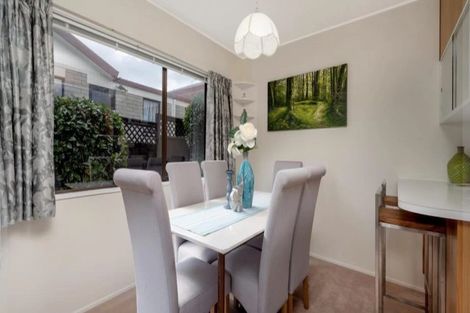 Photo of property in 2/77 Aberfeldy Avenue, Highland Park, Auckland, 2010