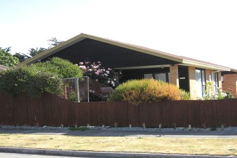 Photo of property in 2/20 Farnley Place, Parklands, Christchurch, 8083