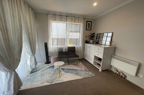 Photo of property in 28 Kauri Amber Road, Westgate, Auckland, 0614