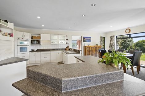 Photo of property in 13 Karina Road, Merrilands, New Plymouth, 4312