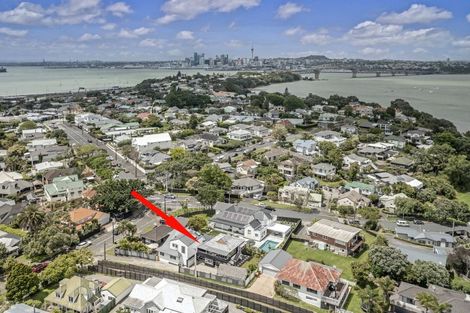 Photo of property in 10a Church Street, Northcote Point, Auckland, 0627