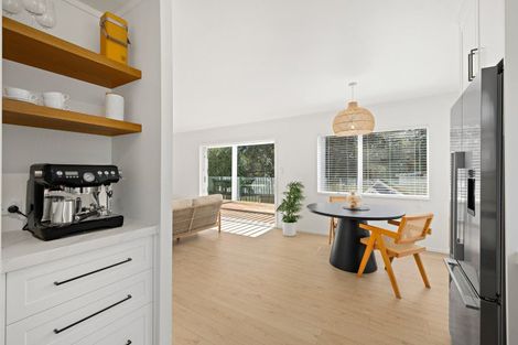 Photo of property in 5 Twilight Bay, Omaha, 0986