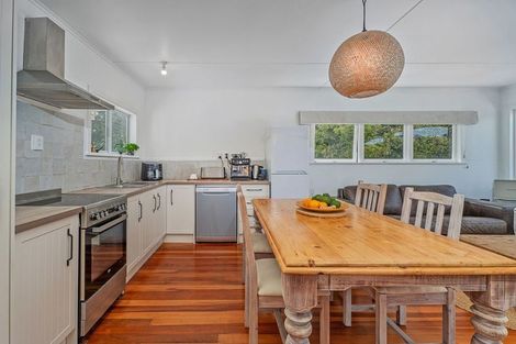 Photo of property in 4 Ocean Beach Road, Tairua, 3508