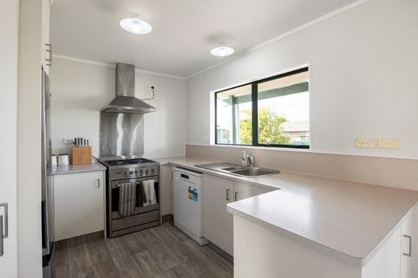 Photo of property in 18 Rosehill Place, Nawton, Hamilton, 3200