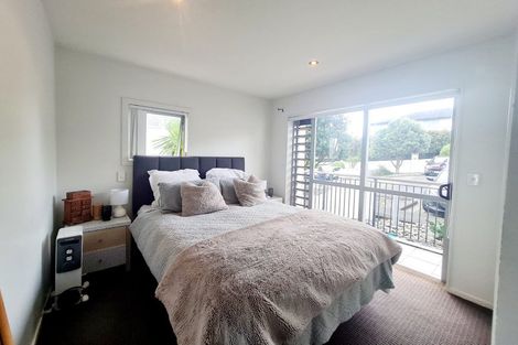 Photo of property in 1e/60 Masons Road, Oteha, Auckland, 0632