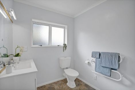 Photo of property in 10 Fairview Place, Westown, New Plymouth, 4310