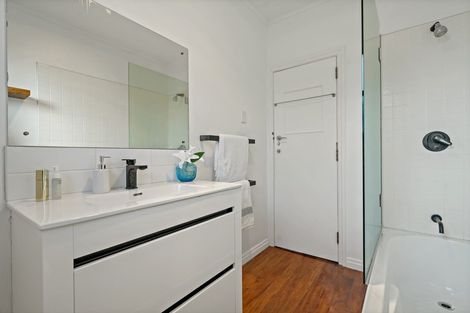 Photo of property in 76 Queenstown Road, Onehunga, Auckland, 1061