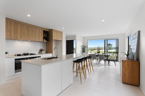 Photo of property in 10 Seafoam Road, Rosehill, Papakura, 2113