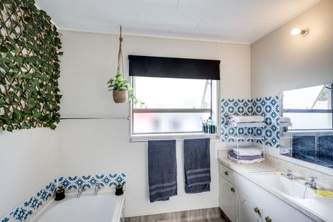 Photo of property in 616 Avenue Road West, Saint Leonards, Hastings, 4120