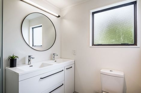 Photo of property in 1/41 Target Road, Totara Vale, Auckland, 0629