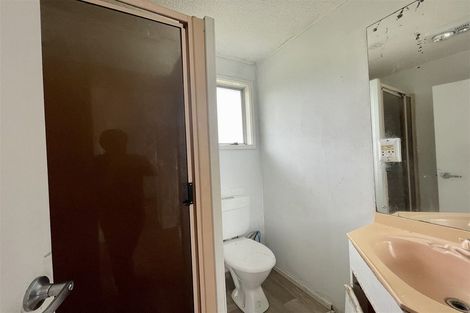 Photo of property in 18 Pankhurst Place, Sunnyvale, Auckland, 0612