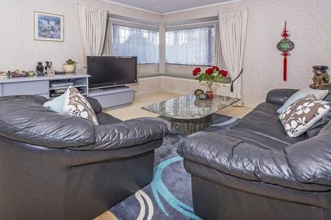 Photo of property in 16 Headcorn Place, Botany Downs, Auckland, 2010