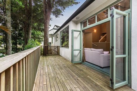 Photo of property in 16a Kingsclere Place, Goodwood Heights, Auckland, 2105