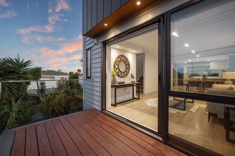 Photo of property in 2e Fowler Street, Northcote, Auckland, 0627