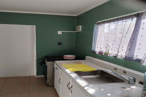 Photo of property in 2/78 West Coast Road, Glen Eden, Auckland, 0602