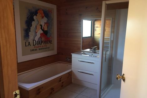 Photo of property in 16 Waikura Drive, Te Atatu Peninsula, Auckland, 0610