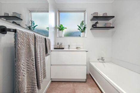 Photo of property in 25 Pointon Glade, Grandview Heights, Hamilton, 3200