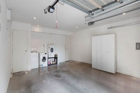 Photo of property in 1 Stolford Crescent, New Lynn, Auckland, 0600