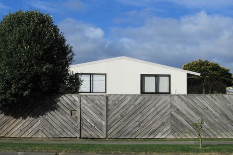 Photo of property in 162 Tutere Street, Waikanae Beach, Waikanae, 5036