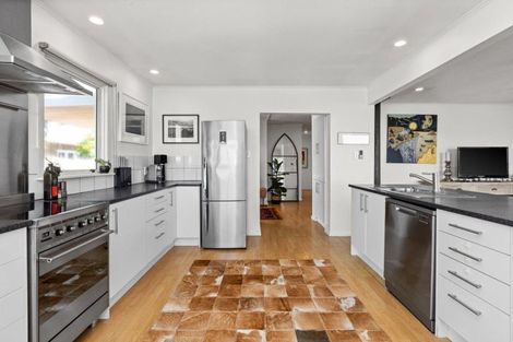 Photo of property in 243 Clifton Road, Te Awanga, 4102