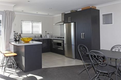 Photo of property in 17 Mandalay Lane, Redcliffs, Christchurch, 8081