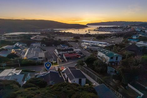 Photo of property in 32 Paremata Crescent, Paremata, Porirua, 5024
