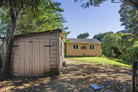 Photo of property in 6 Rangi Street, Mokau, 4376