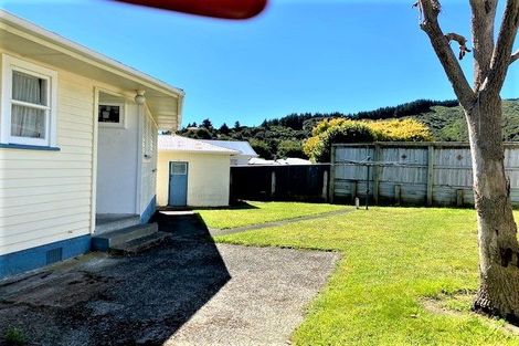 Photo of property in 62 Russell Road, Wainuiomata, Lower Hutt, 5014
