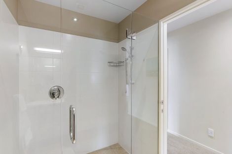 Photo of property in 58 Royalle Mews, Botany Downs, Auckland, 2010