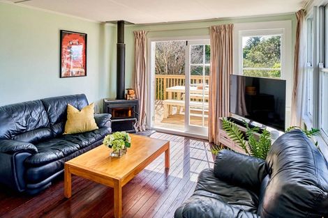 Photo of property in 10 Hiwi Crescent, Titahi Bay, Porirua, 5022
