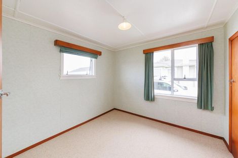 Photo of property in 4 Glasgow Street, Takaro, Palmerston North, 4412