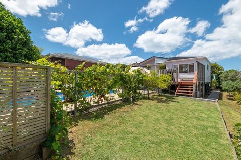 Photo of property in 7 Charmaine Road, Torbay, Auckland, 0630