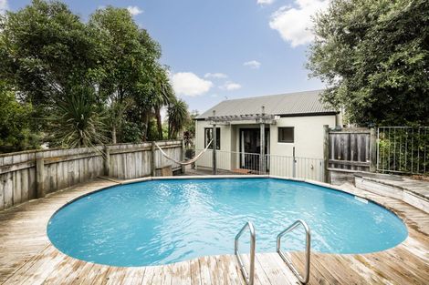 Photo of property in 2 Ritchie Place, Havelock North, 4130