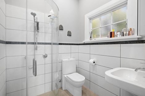 Photo of property in 39 Mills Road, Brooklyn, Wellington, 6021