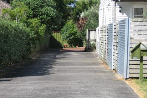 Photo of property in 10a Cleve Road, Green Bay, Auckland, 0604