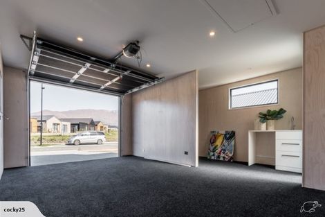 Photo of property in 40 Mount Creighton Crescent, Wanaka, 9305