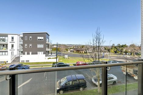 Photo of property in 10/11 Carlos Drive, Flat Bush, Auckland, 2016