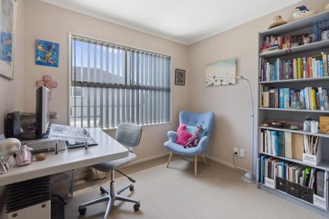 Photo of property in 54 Aberdeen Crescent, Wattle Downs, Auckland, 2103