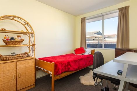 Photo of property in 8a Tamarisk Place, Parklands, Christchurch, 8083