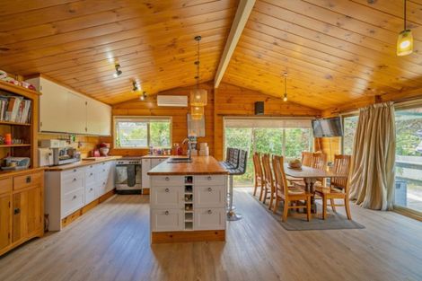 Photo of property in 82 Cook Drive, Whitianga, 3510