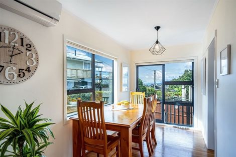 Photo of property in 2/539 Glenfield Road, Glenfield, Auckland, 0629