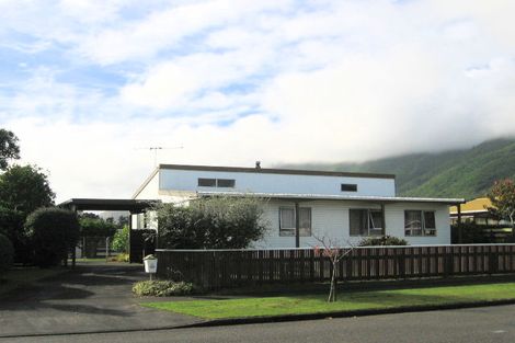 Photo of property in 19 Sylvan Avenue, Waikanae, 5036