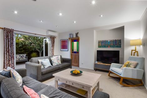 Photo of property in 77 Bay Street, Red Beach, 0932