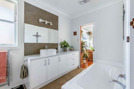 Photo of property in 11 Williams Street, Tauranga, 3110