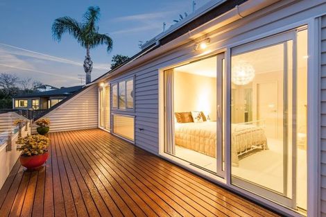 Photo of property in 99a Queen Street, Northcote Point, Auckland, 0627