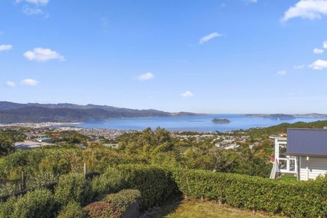 Photo of property in 13 Wattle Grove, Maungaraki, Lower Hutt, 5010