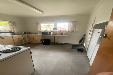 Photo of property in 2 Liverpool Street, Takaro, Palmerston North, 4412